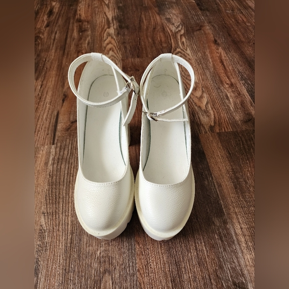 Women's White Platform Heels Size Eight - Picture 2 of 10